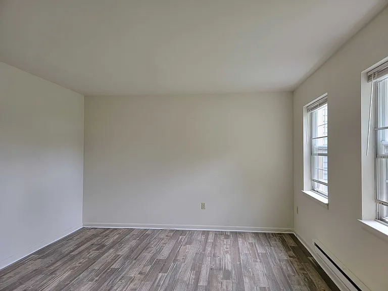 1008 Williamsburg Rd — Photo 3