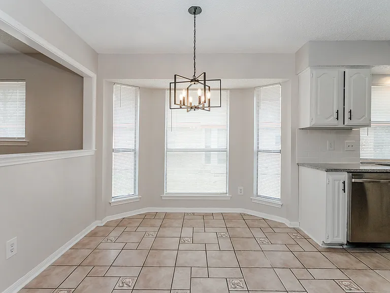 4617 Olympia Dr — Photo 21