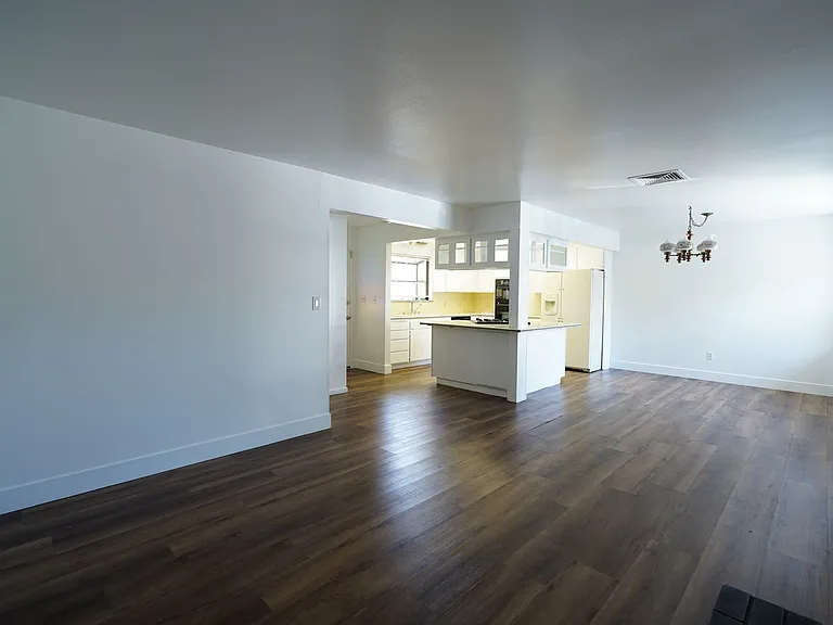 220 Lilac Ct — Photo 15