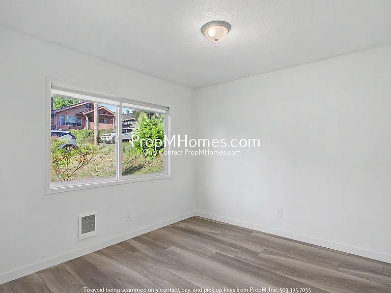 7032 N Burlington Ave — Photo 9