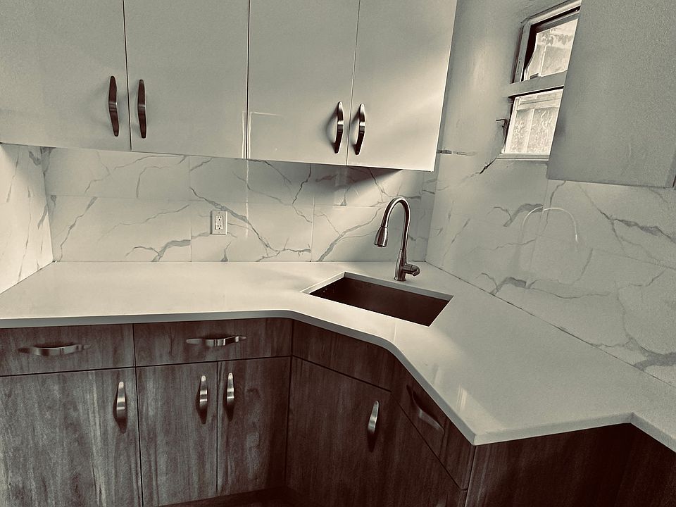 Newly refurbished kitchen / stainless steel SAMSUNG appliances