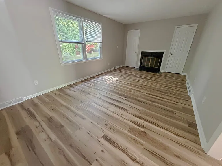 249 Iris Ln — Photo 8