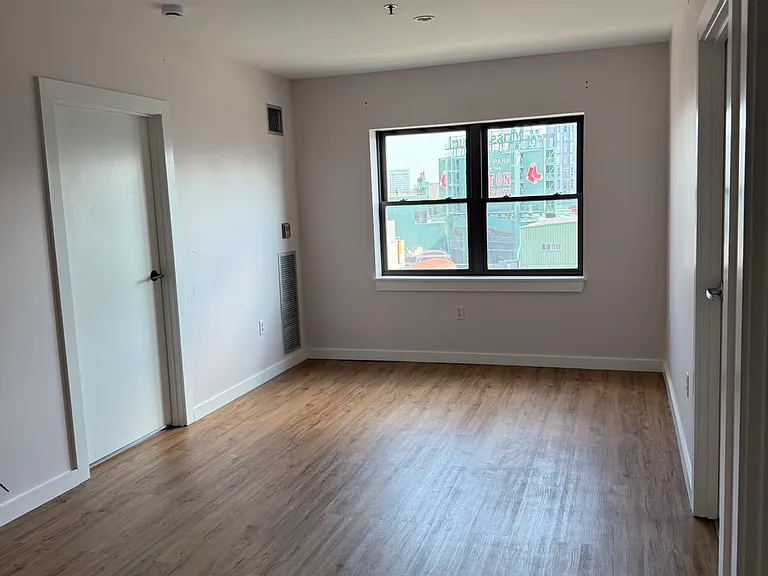 534 Commonwealth Ave #6E — Photo 2