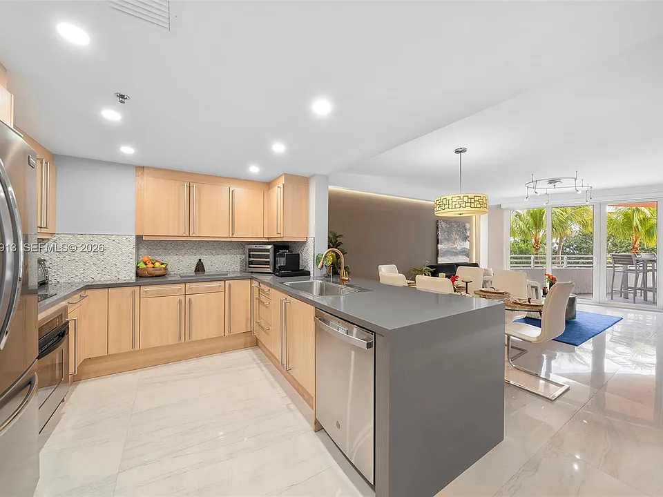 226 Ocean Dr #3C