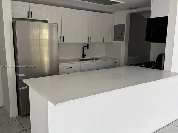1350 W 53rd St APT 33, Hialeah, FL 33012