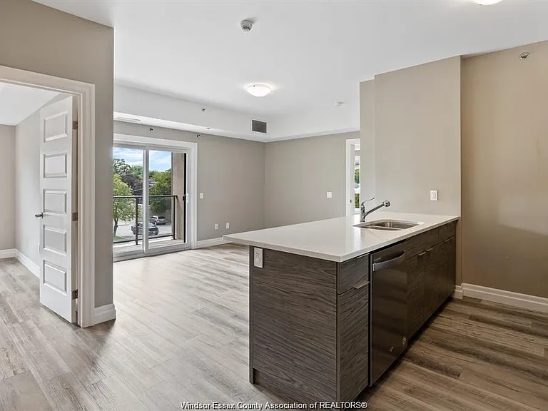 955 Ouellette Ave #305 — Photo 6