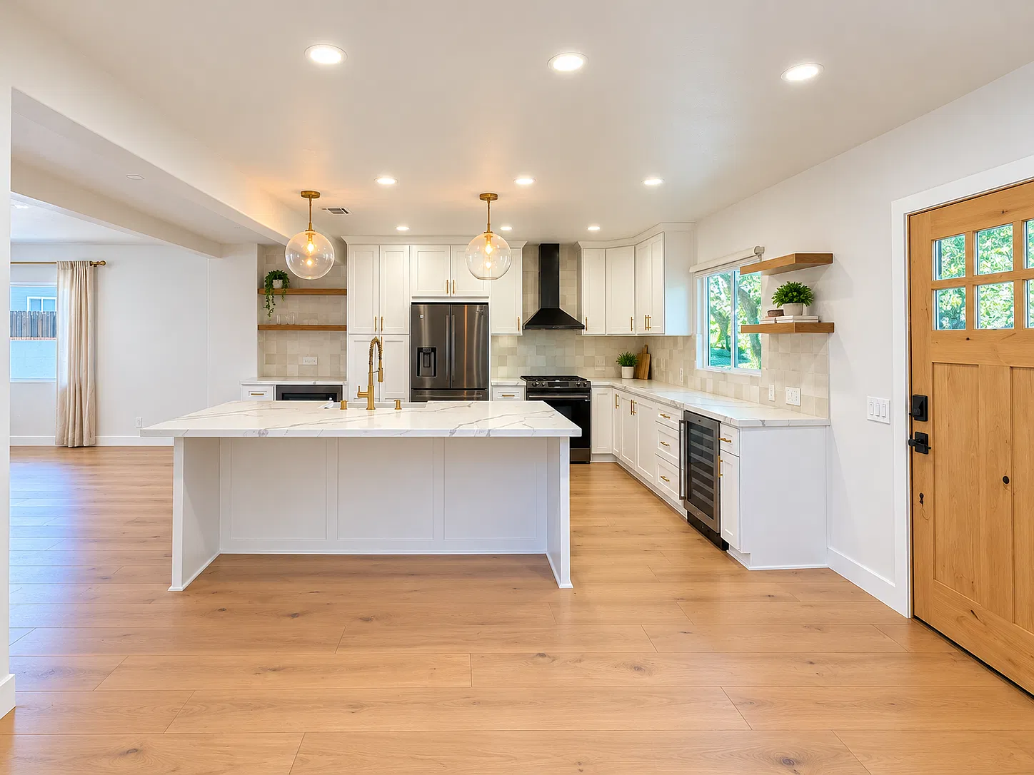 4 bed, 2495 sqft, $8,995 — Photo 3