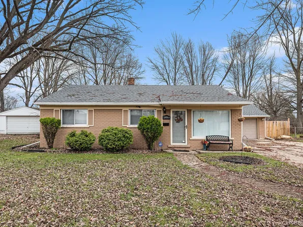 28064 Pierce St, Southfield, MI 48076