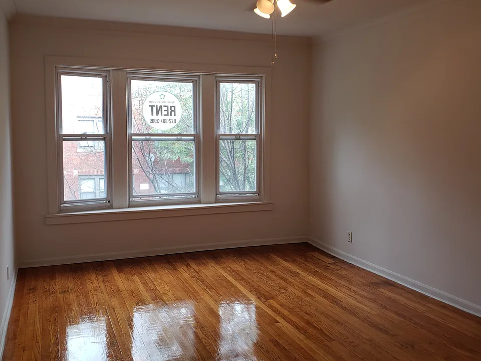 903-909 W 76th St