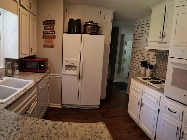 1601 Northwoods Dr — Photo 24