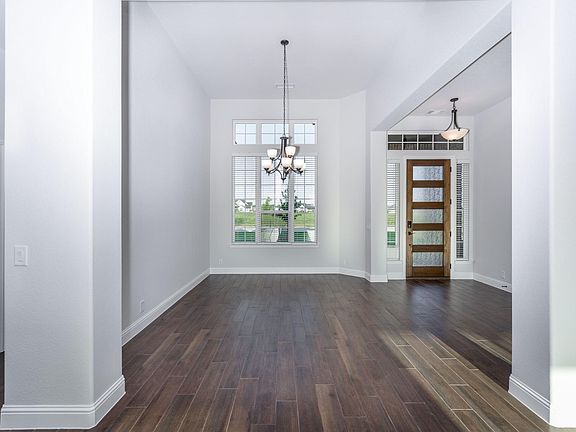 3rd image of 2108 Charters Cir