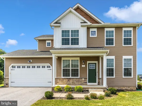 101 Winona Dr, Hanover, PA 17331