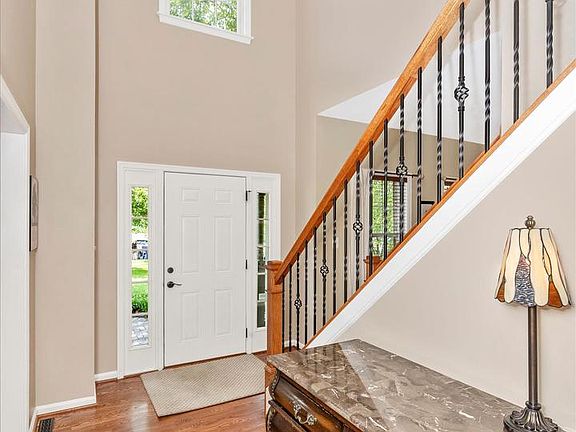 4th image of 402 Leafy Hollow Ct