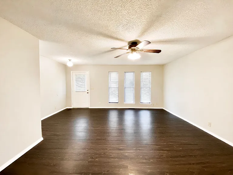6367 S 29th West Pl — Photo 4