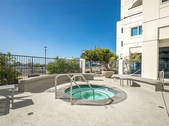 4th image of 525 E Seaside Way #215