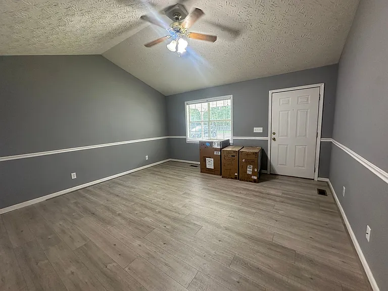 407 Southmoore Cir — Photo 5