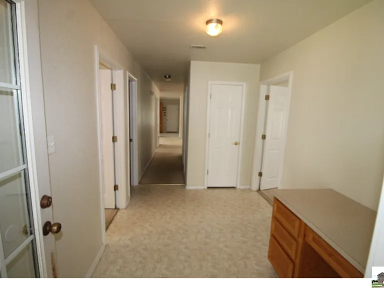 1906 Flagstaff Dr — Photo 5