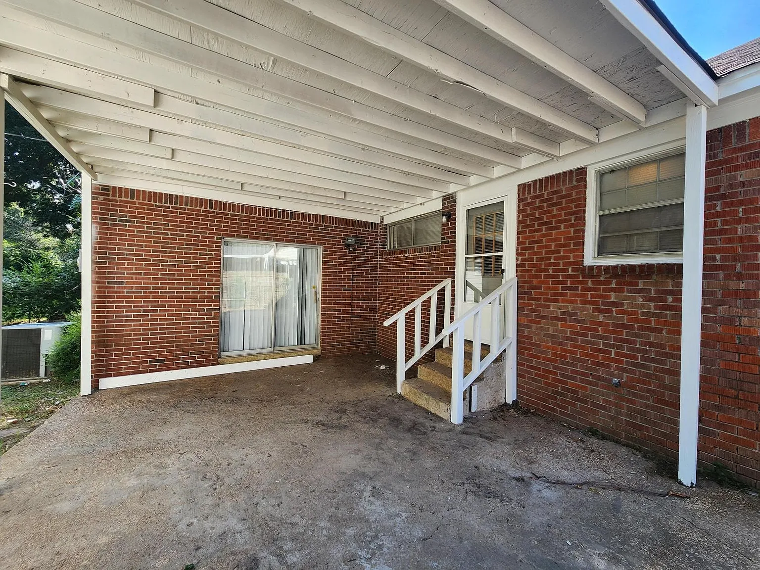3 bed, 1.0 bath, 1328 sqft, $1,325 — Photo 4