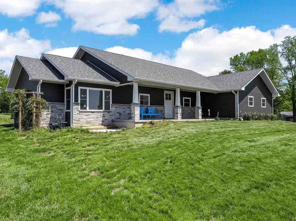 1317 79th Street Trl, Belle Plaine, IA 52208