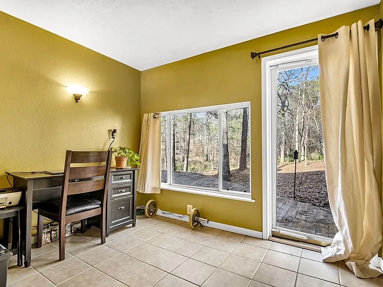 1121 Victoria Dr — Photo 26