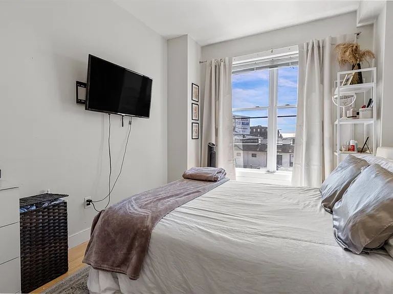 152 Old Colony Ave #10 — Photo 10