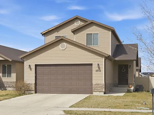 1711 E Shadow Dr, Eagle Mountain, UT 84005