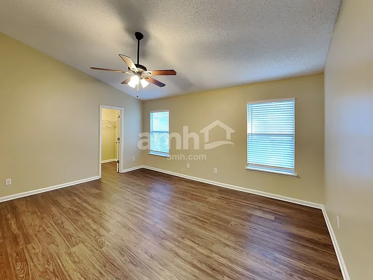 807 Hickory Knolls Dr — Photo 8