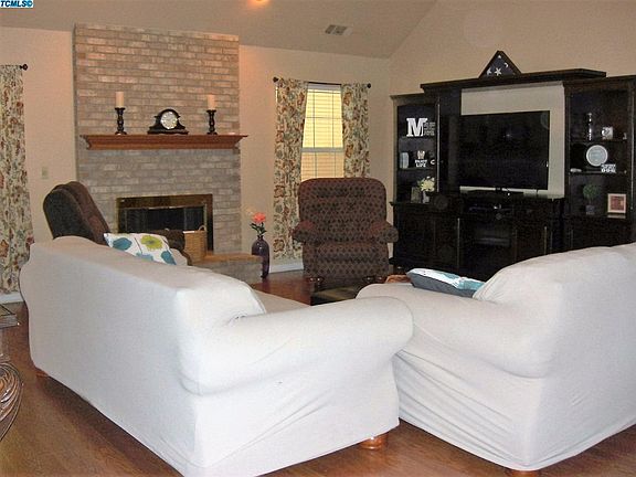 2nd image of 1543 E Paradise Ave