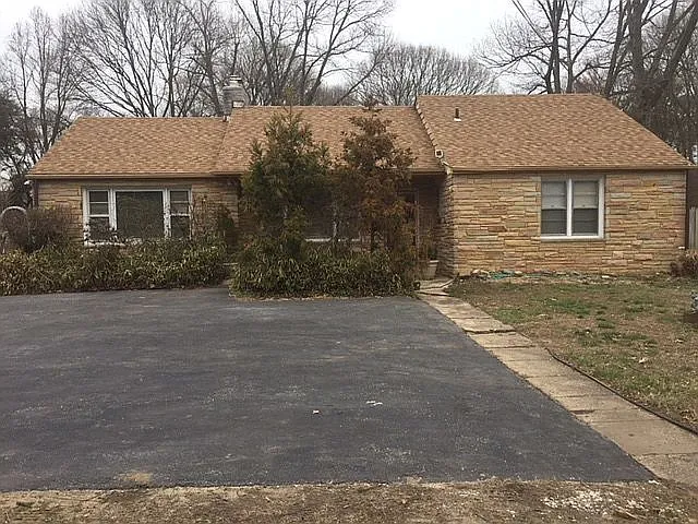 323 Ritchie Hwy photo 1