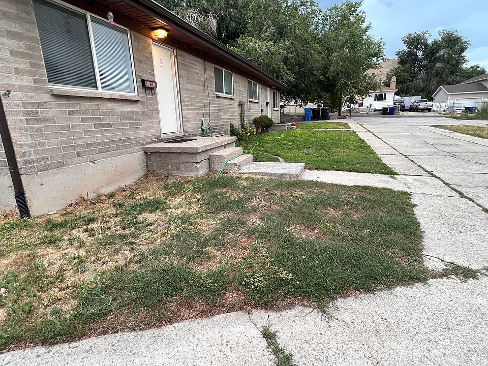 Exterior- Front yard