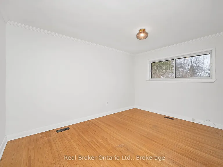 39 Westminster Ave #UPPER — Photo 15