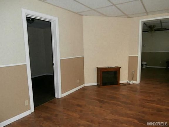 3rd image of 44 W Woodside Ave