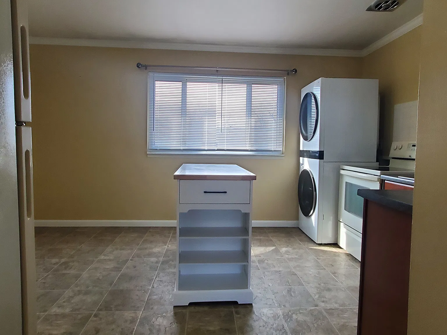 2 bed, 896 sqft, $990 — Photo 2