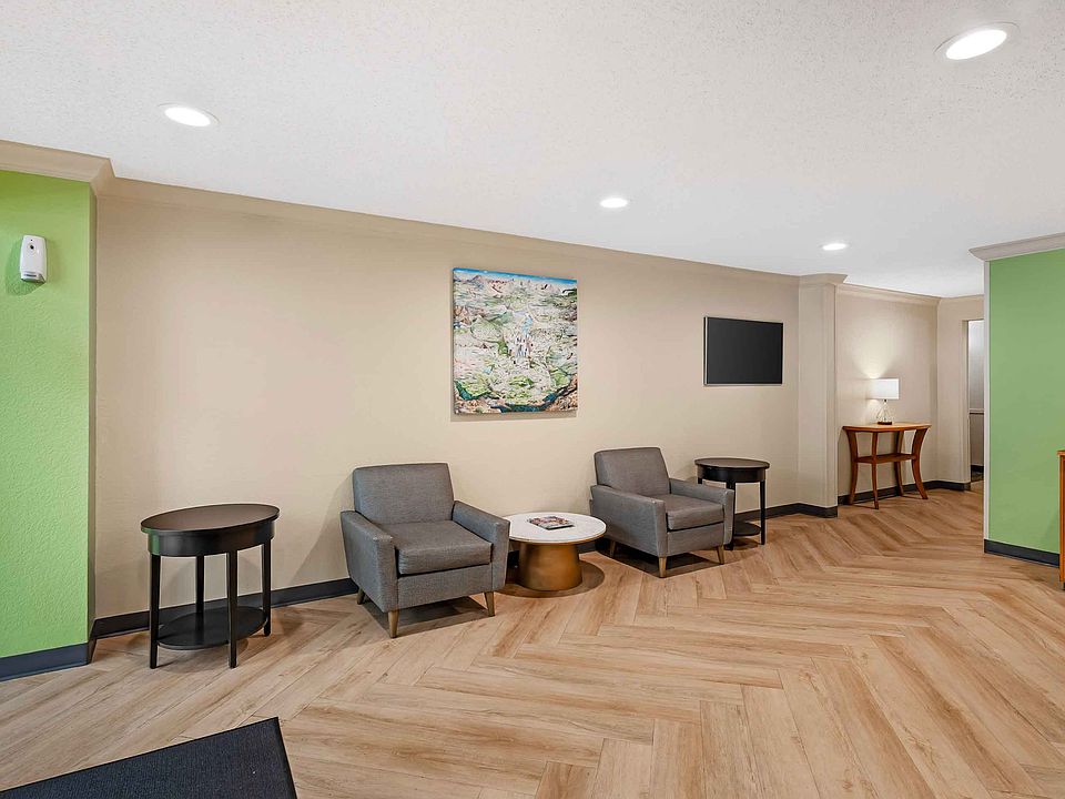 Lobby and Guest Check-in