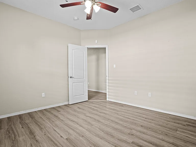 3115 Red Creek Dr — Photo 23