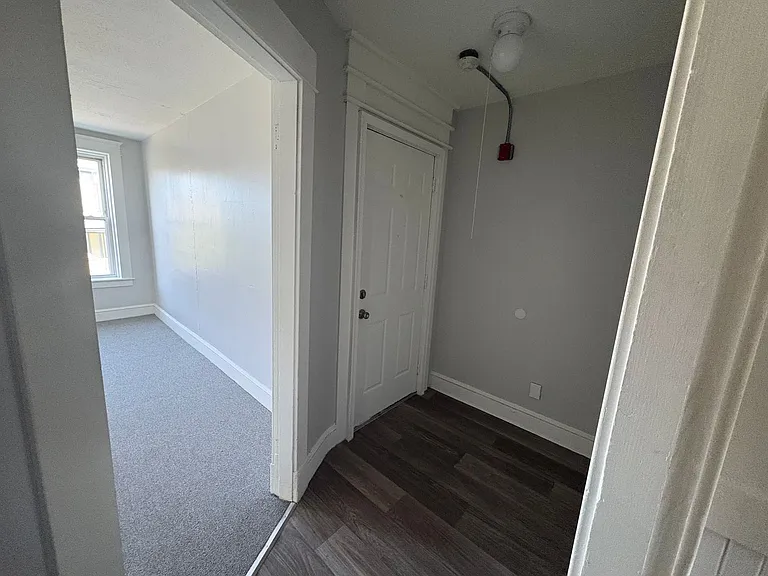 427 S Elm St — Photo 3