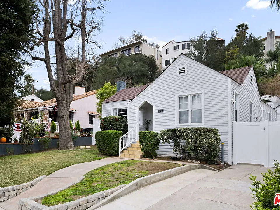1318 E Acacia Ave