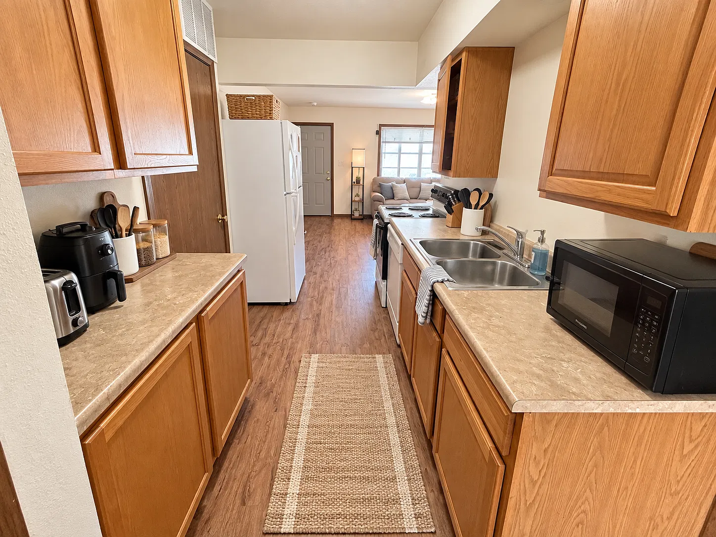 3 bed, 680 sqft, $1,200 — Photo 4