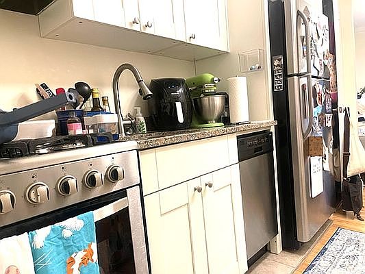 5th image of 306 E 78th St APT 4C