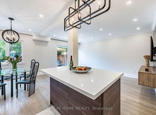 1200 Gripsholm Rd #5, Mississauga, ON L4Y2G9