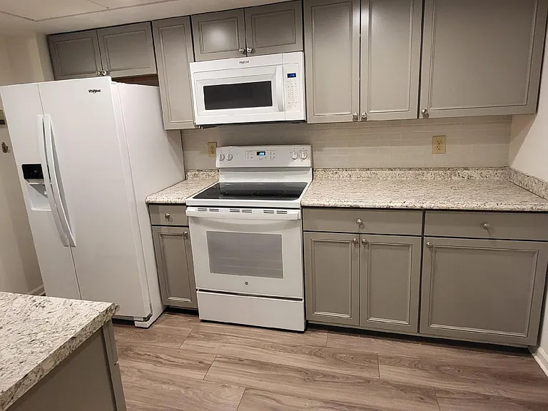 Colony Park Apartments — Photo 14