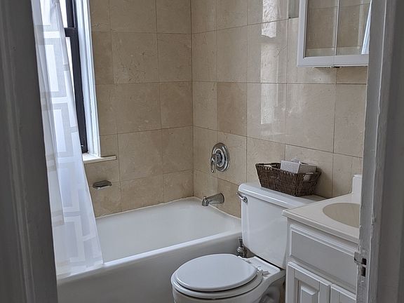 4th image of 142 E 27th St #B6