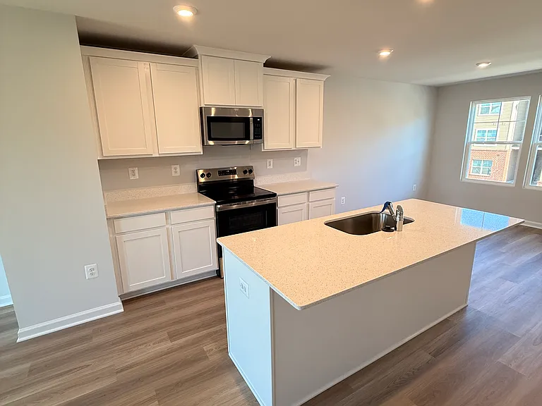 121 Oldfield Dr — Photo 14