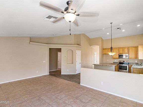 4th image of 1676 E Cardinal Dr