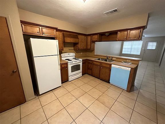 5th image of 1622 Hazelwood St #B