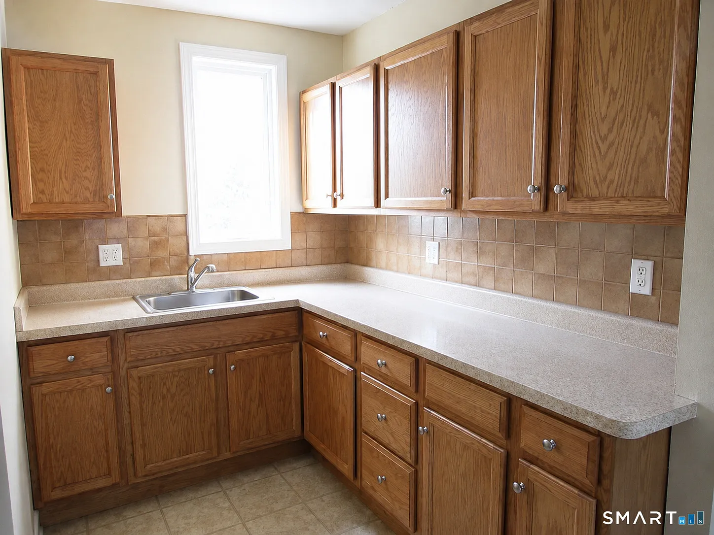 4 bed, 1.0 bath, 1892 sqft, $2,450 — Photo 2