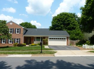 9316 Robnel Pl, Vienna, VA 22182