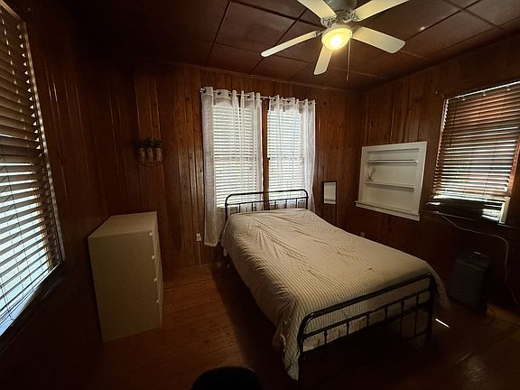 5th image of 824 E University Ave #B