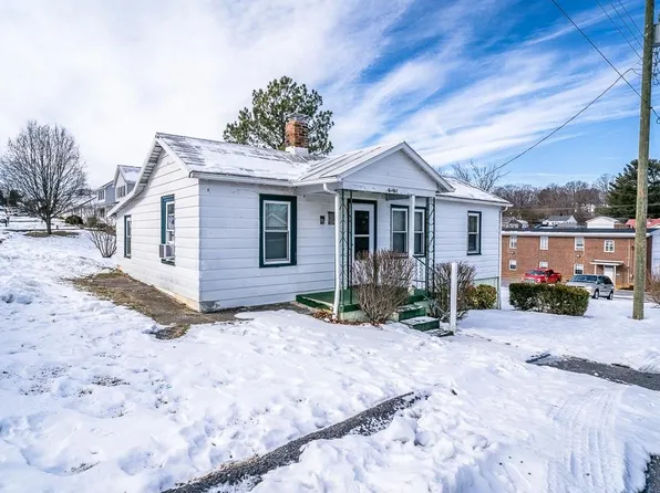 2402 Hickory St, Staunton, VA 24401