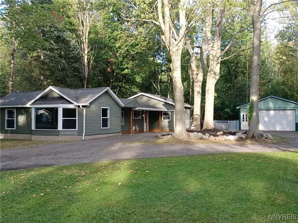 6899 Revere Dr, Derby, NY 14047